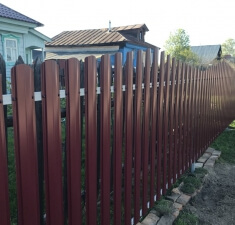 Забор из евроштакетника: М-образный Забор из евроштакетника: М-образный