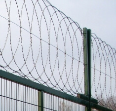 Плоский барьер безопасности из армированной колючей ленты, бухта 600мм витков в п.м. 4,4 ГОСТ 3282-74 10м Плоский барьер безопасности из армированной колючей ленты, бухта 600мм витков в п.м. 4,4 ГОСТ 3282-74 10м